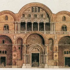 Facciata della chiesa San Marco, con archi, colonne e mattoni a vista.
