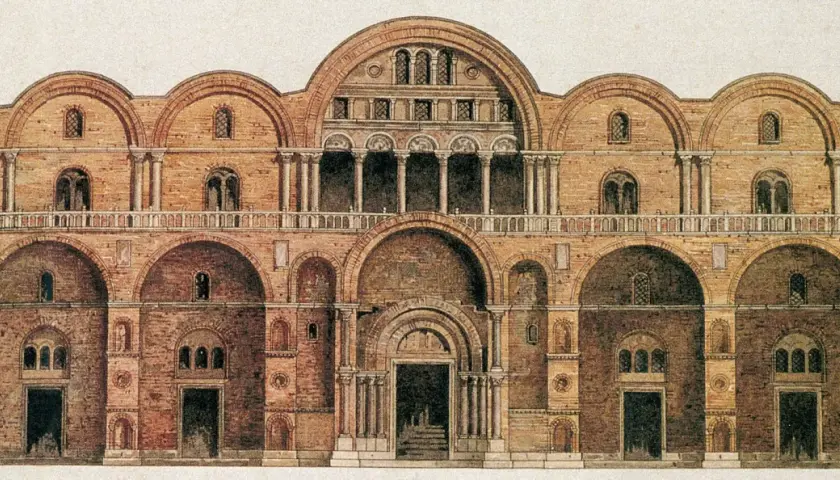Facciata della chiesa San Marco, con archi, colonne e mattoni a vista.