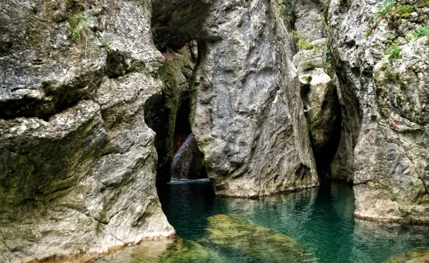 Parrano, cosa vedere tra borgo, grotte e terme