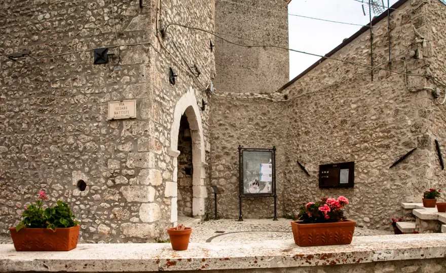 Castel del Monte in Abruzzo, cosa vedere nel borgo fortificato