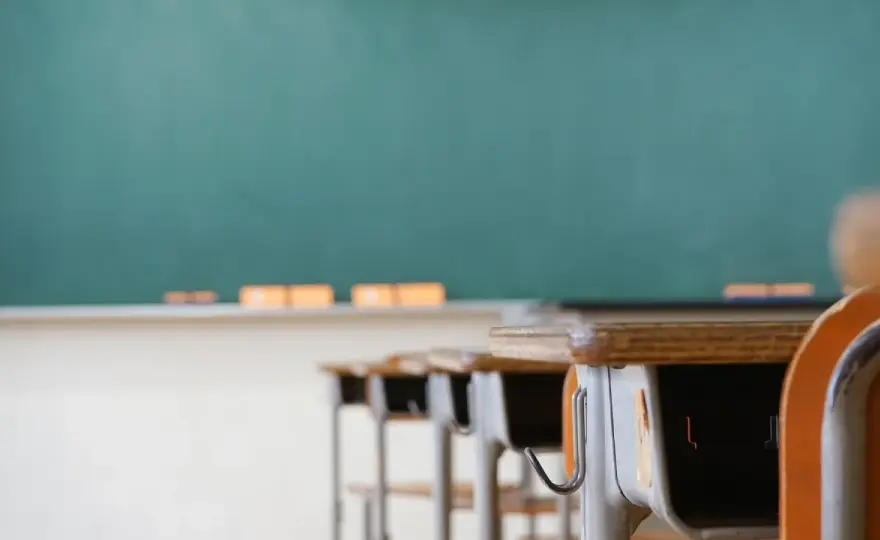Quanto guadagna un professore delle medie? Stipendio e scatti
