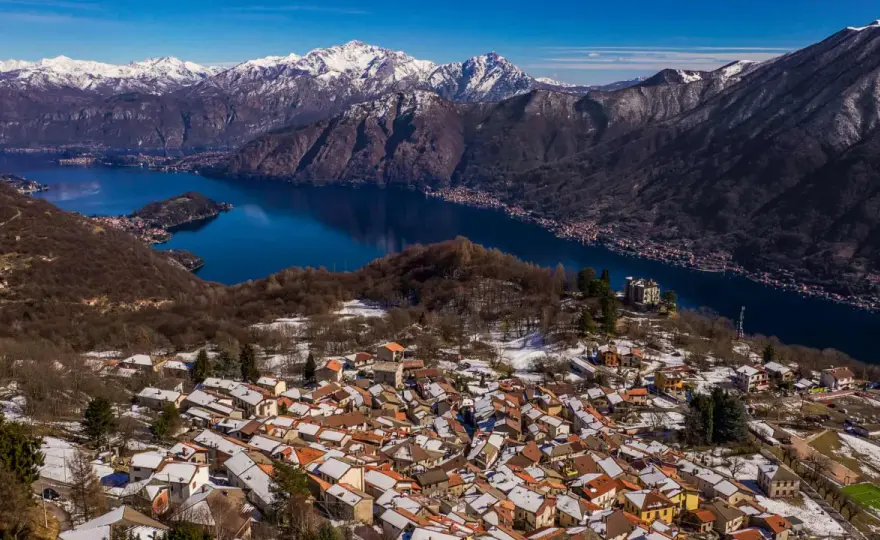 Val d'Intelvi tra sentieri, borghi e panorami sui laghi