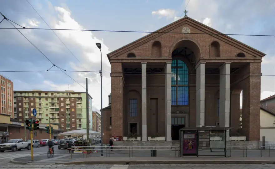 Chiesa Rossa Milano tra luce di Flavin e storia medievale