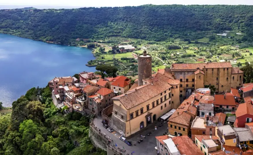 Nemi da Roma - cosa vedere tra lago, storia e sapori