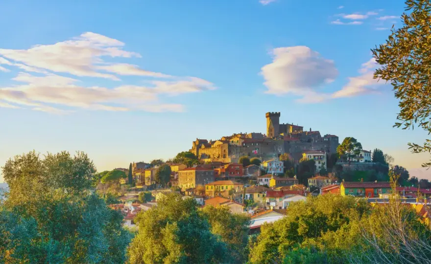 Capalbio paese tra borgo medievale, arte e mare