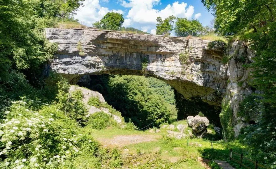 Ponte di Veja, guida al monumento naturale della Lessinia