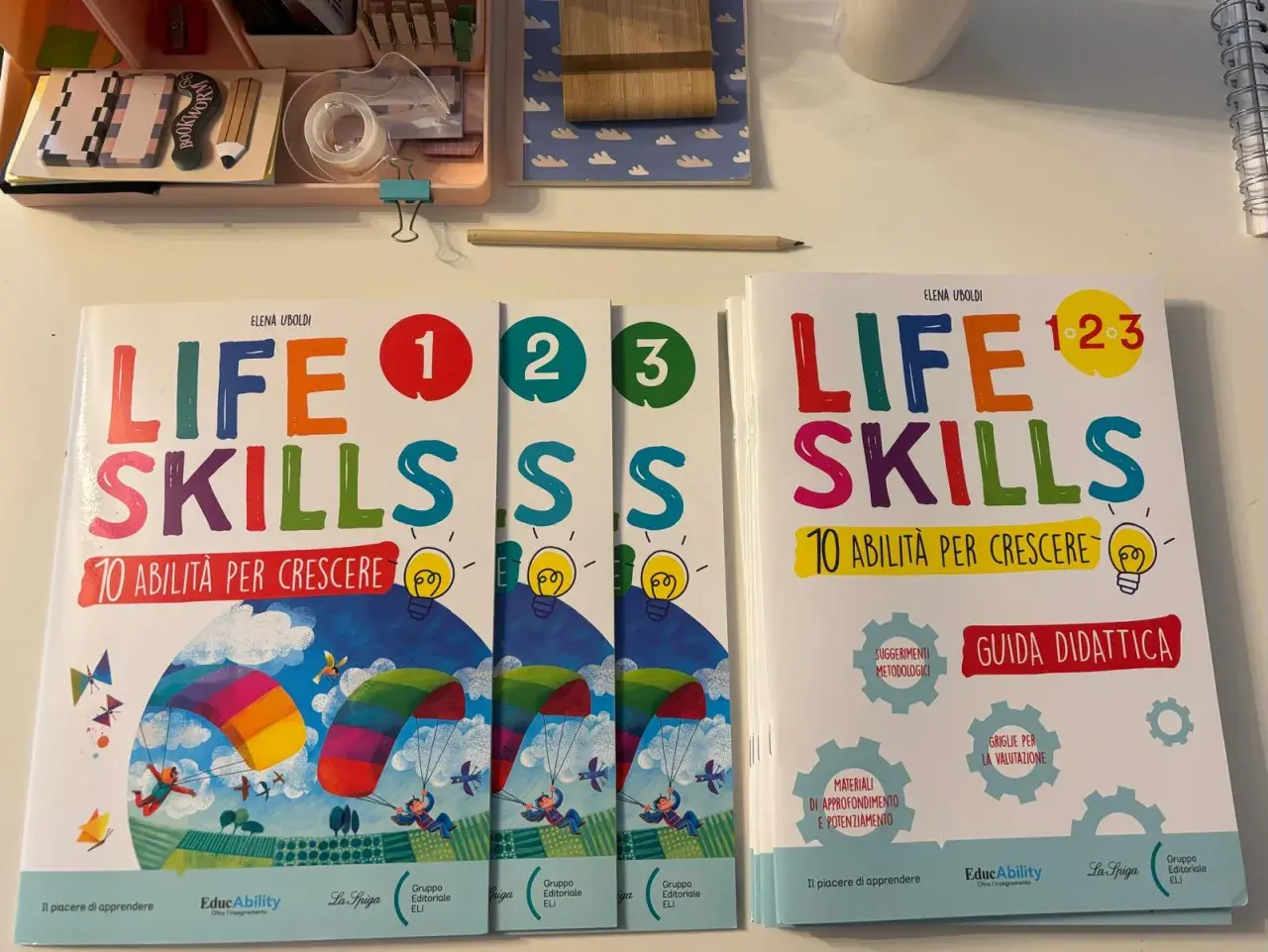 Libri "Life Skills" per la scuola, con illustrazioni colorate e indicazioni per la crescita.